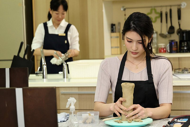 Fall in love with the newlywed neighbor