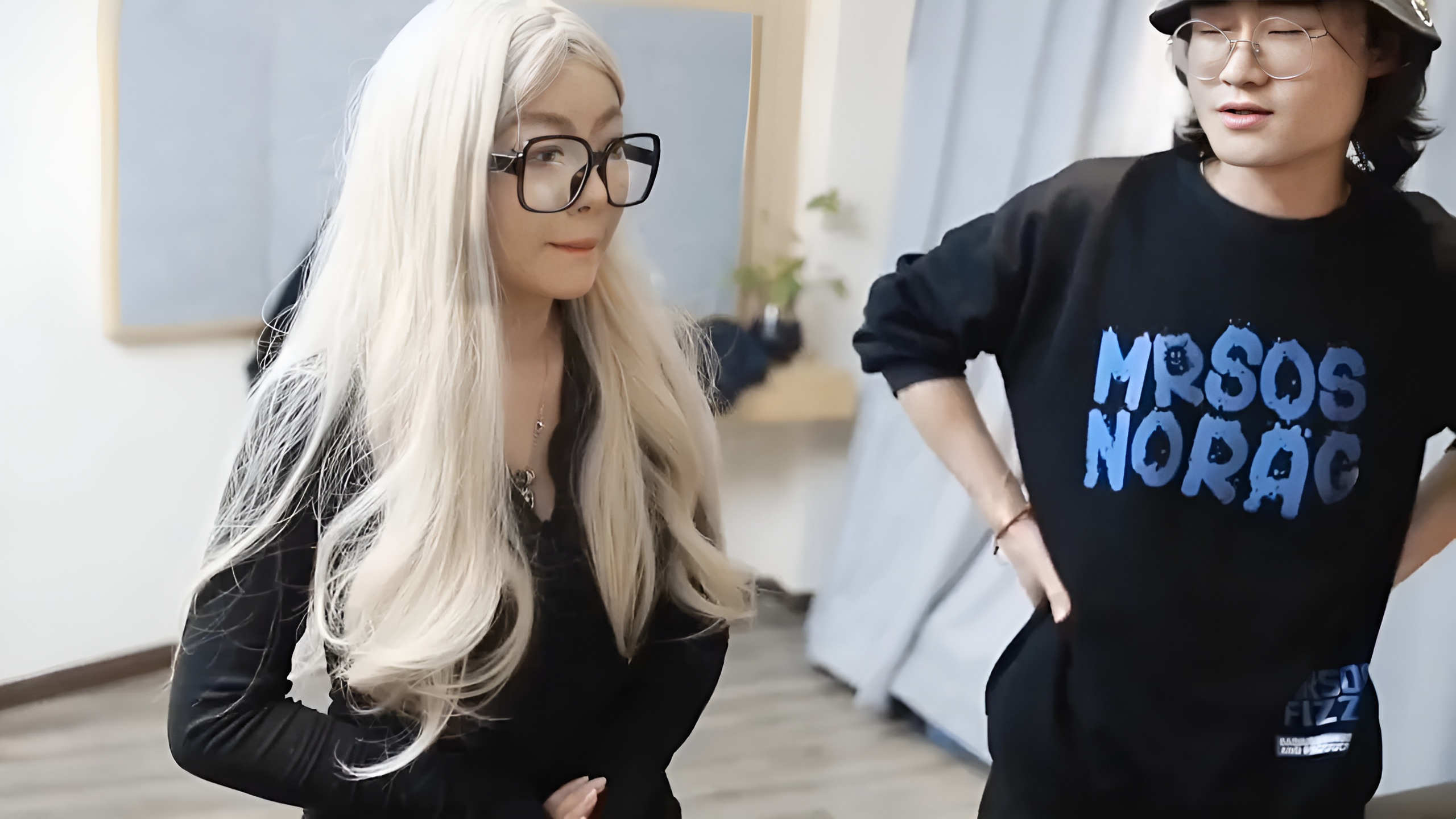 LLS-106 Fucking a girl with glasses for the first time in a movie